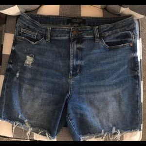 Judy Blue distressed jean shorts XL